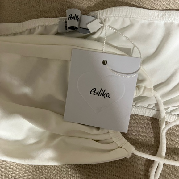Awida white crop top- size XS-S - Picture 3 of 3